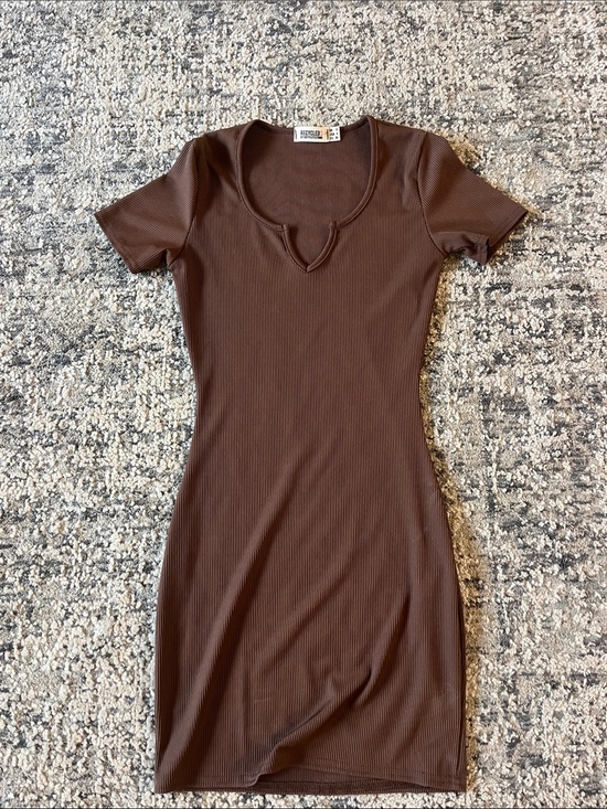 Reformation Dresses & Skirts - Reformation Chocolate Brown Ribbed Notch-Neck Tee Dress